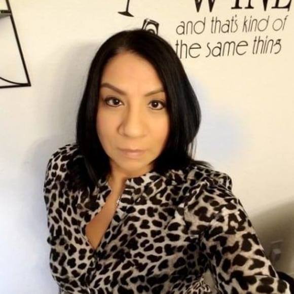 Meet your Posher, Liz - Picture 1 of 1